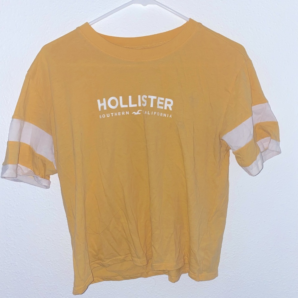 Hollister Women’s Short Sleeve Cropped Tee (medium)